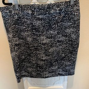 Black and white back zip skirt